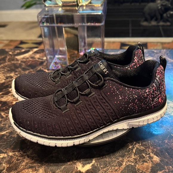 Skechers Women’s Virtue Slip-On Walking Sneakers from Finish Line Size 7 - Picture 3 of 7